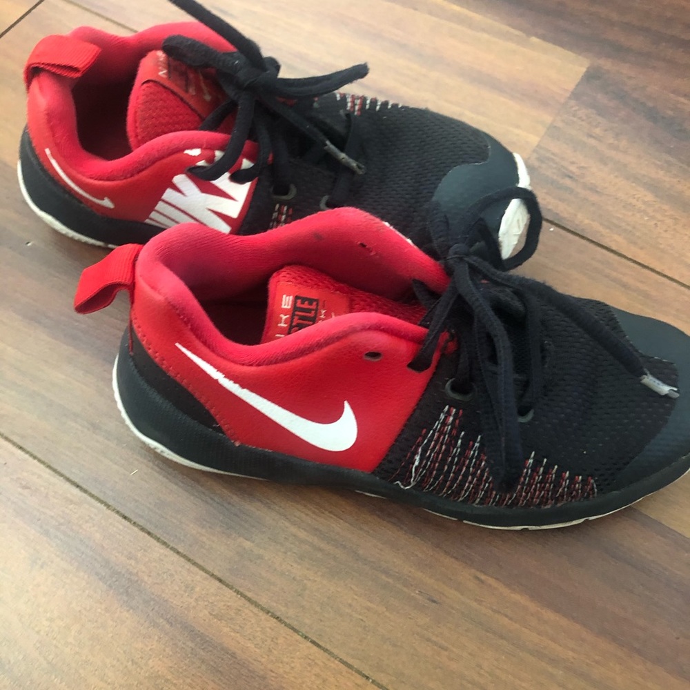 Nike Hustle Quick shoes